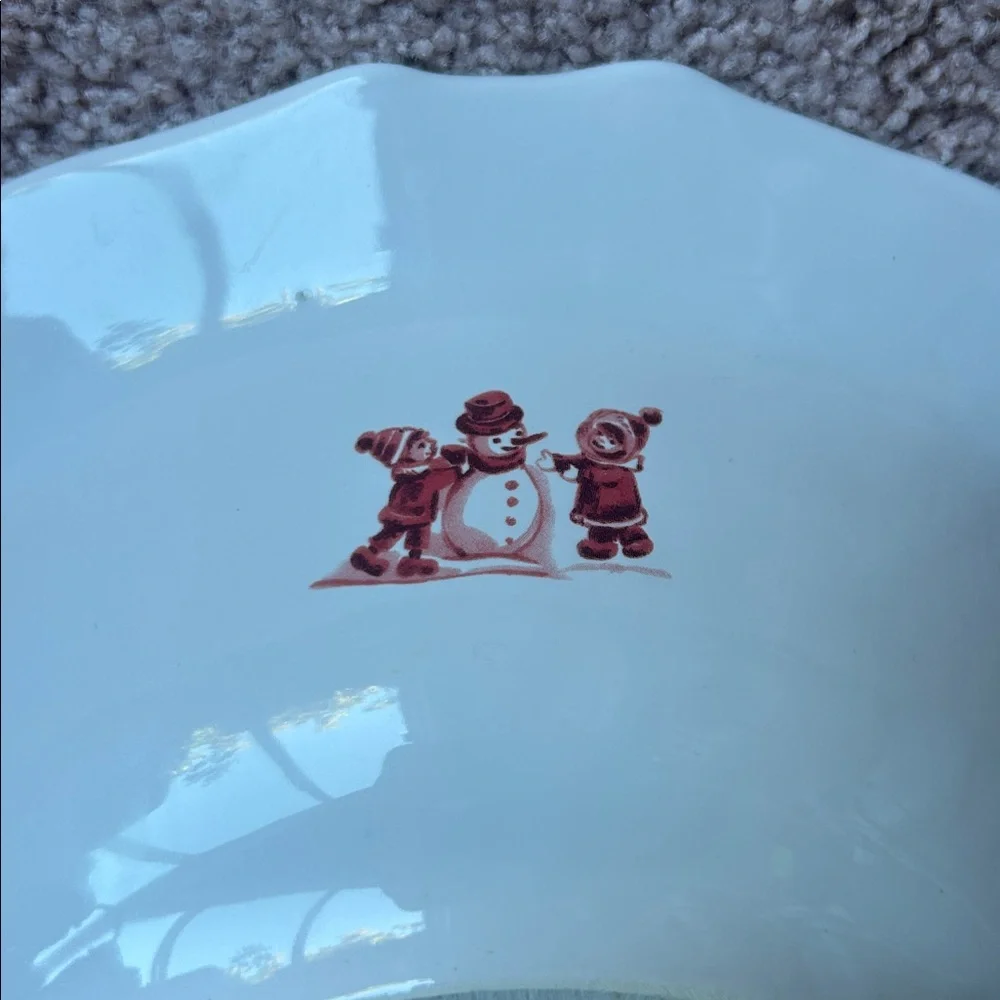 NWT. Sur La Table Italian Red and White Christmas Themed Large Serving Bowl.